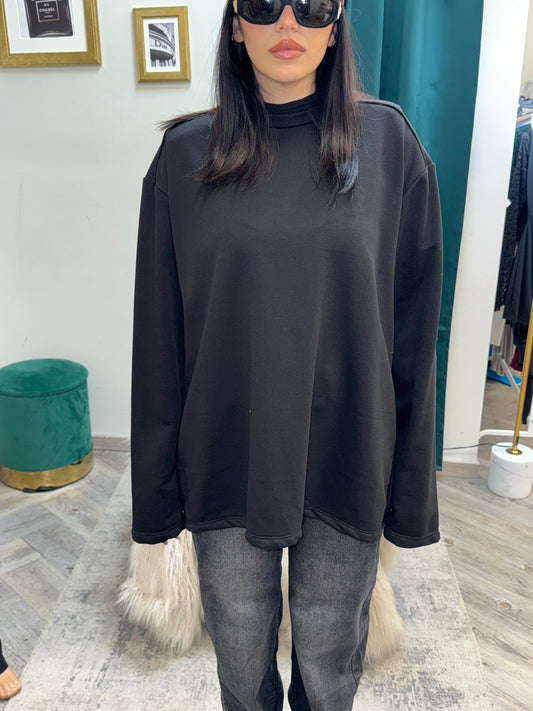 Felpa over black by Just west